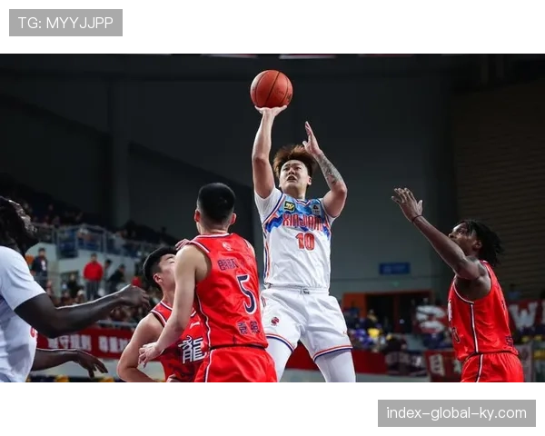 新疆赵睿复出提升挡拆效率 持球挡拆每回合得1.07分 新疆赵睿复出提升挡拆效率 持球挡拆每回合得1.07分